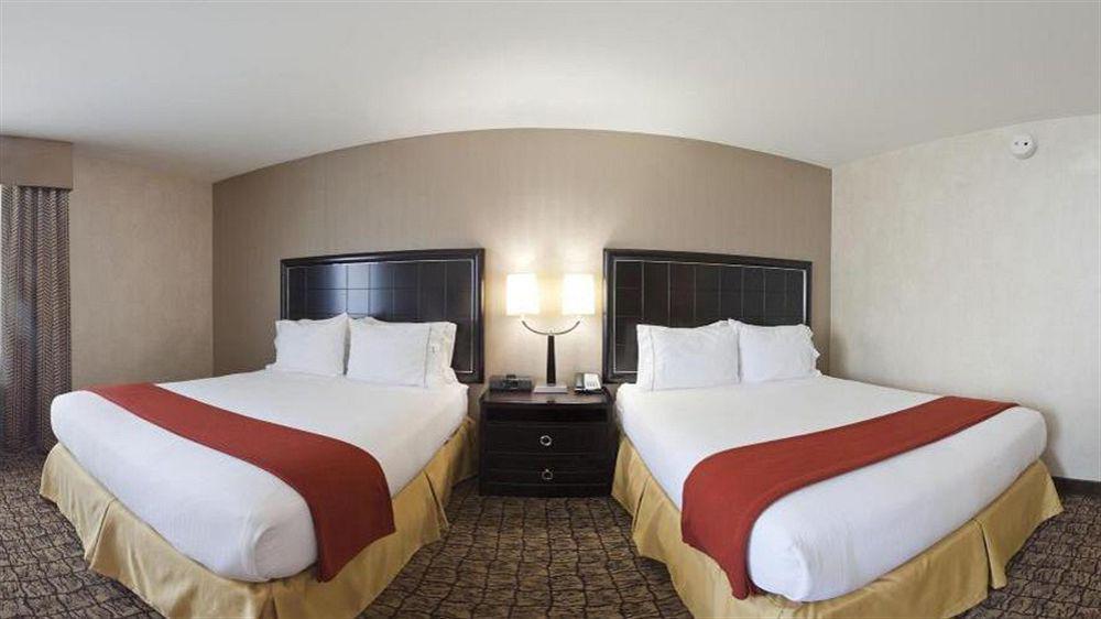 Holiday Inn Express & Suites Alexandria - Fort Belvoir By Ihg מראה חיצוני תמונה
