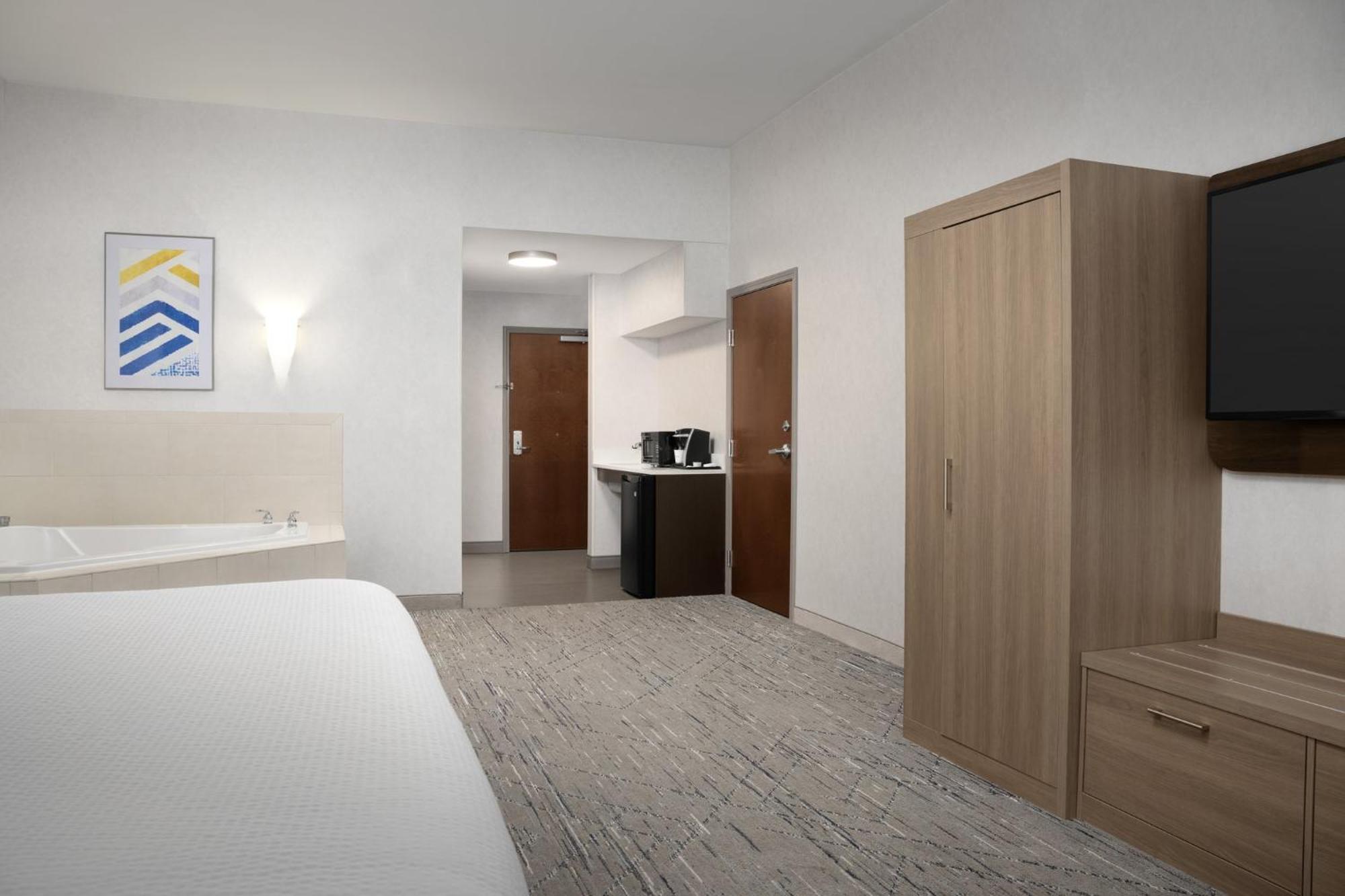 Holiday Inn Express & Suites Alexandria - Fort Belvoir By Ihg מראה חיצוני תמונה