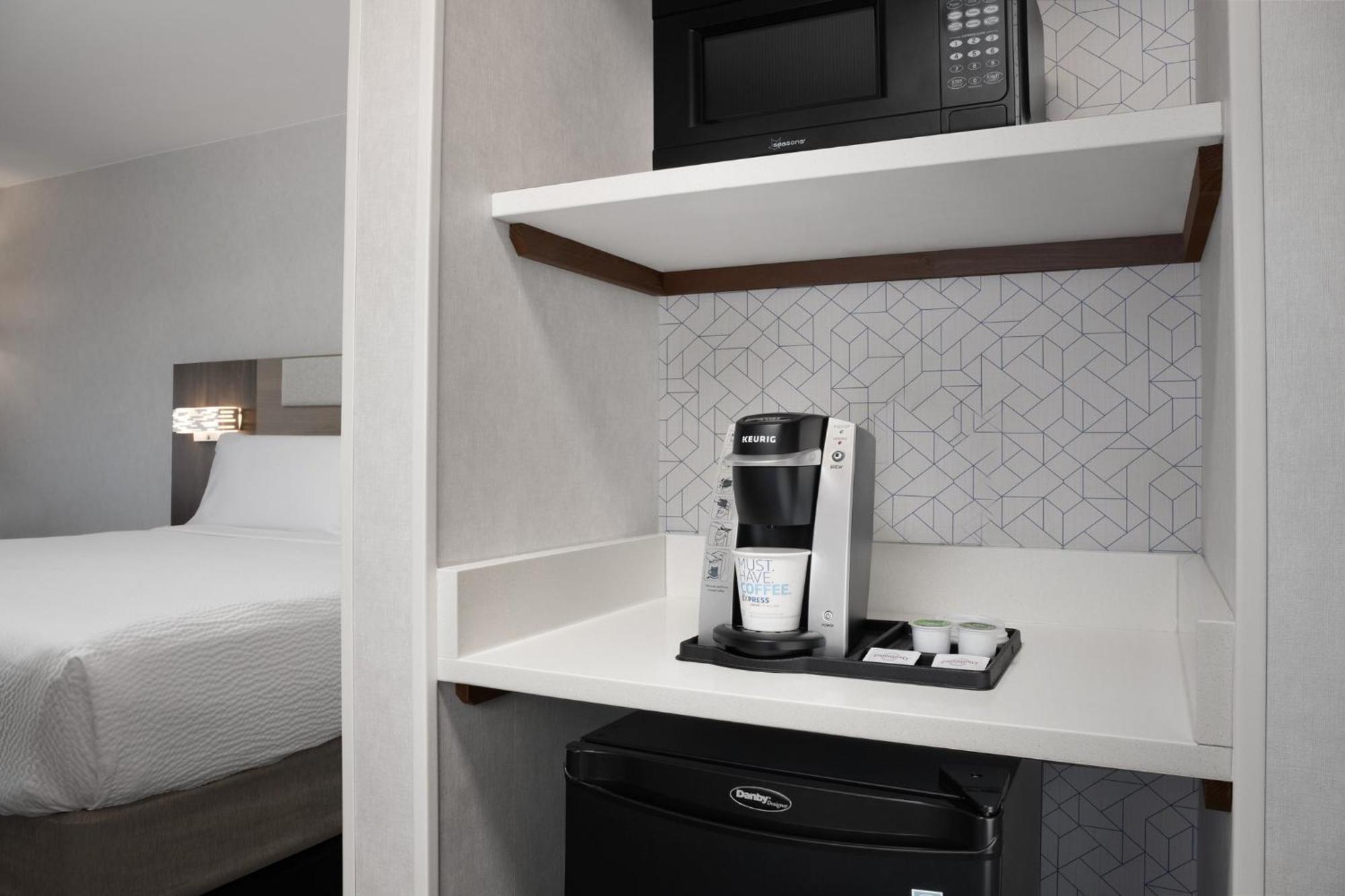 Holiday Inn Express & Suites Alexandria - Fort Belvoir By Ihg מראה חיצוני תמונה